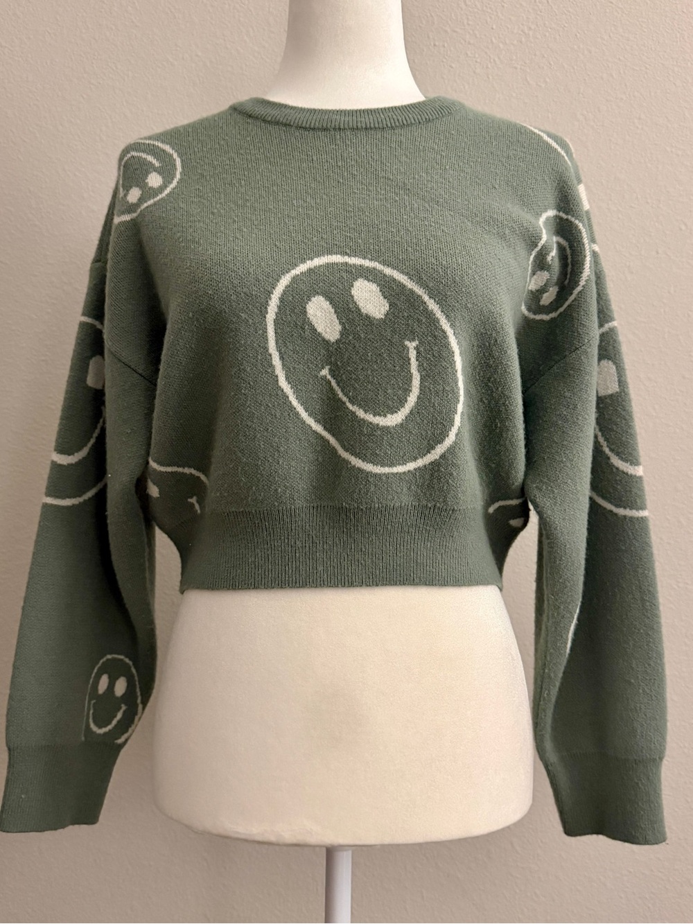 Altar’d State Green Smiley Face Cropped Sweater Size Small - EUC